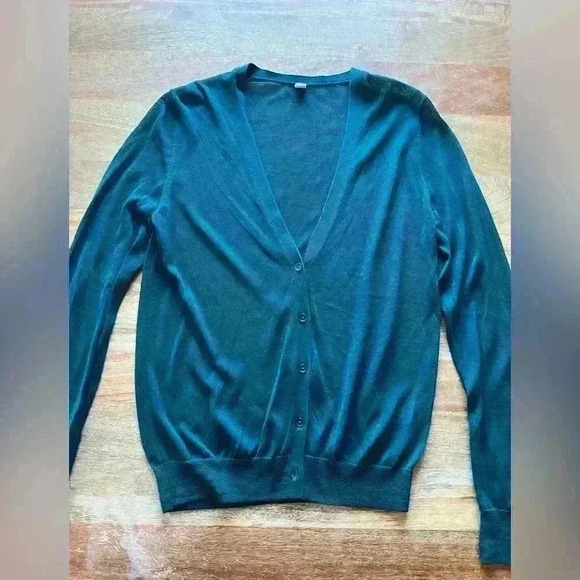 Uniqlo Lightweight Sheer Cardigan | Medium | Deep Green - Picture 7 of 11
